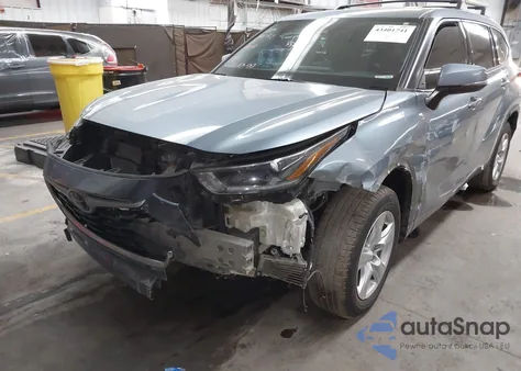 2021 Toyota Highlander Le z USA, uszkodzony, nr VIN 5TDZZRAH4MS083571